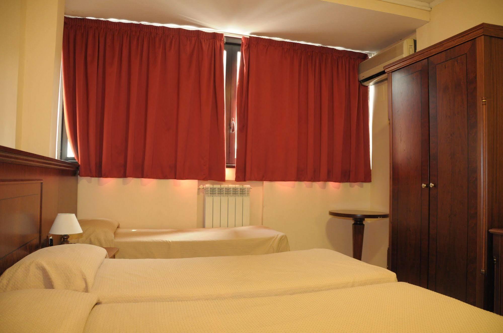 Hotel Cinecitta โรม ภายนอก รูปภาพ