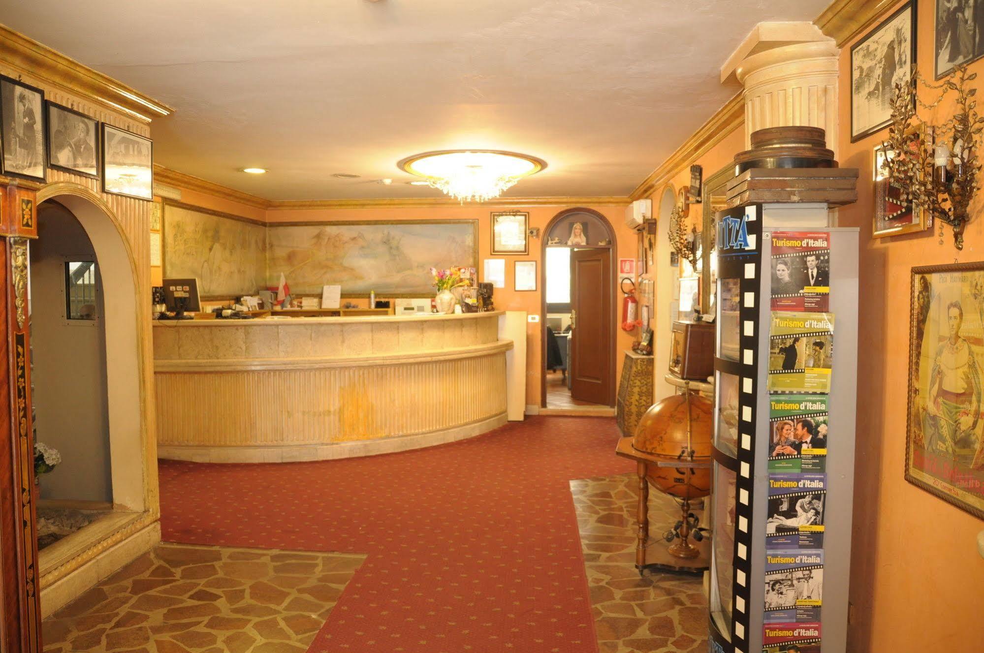 Hotel Cinecitta โรม ภายนอก รูปภาพ